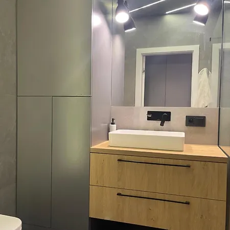 Airport Cybernetyki Apartment *